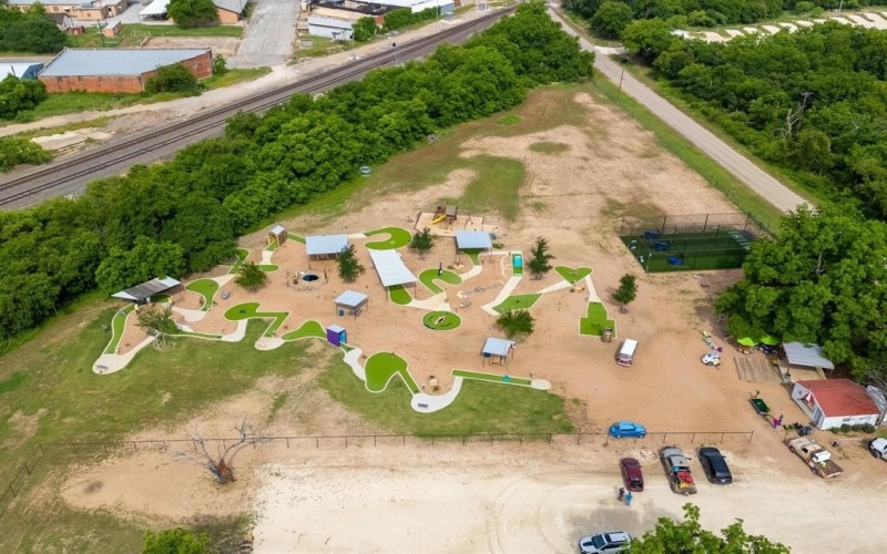 516 E Liveoak, Coleman, TX 76834, ,Commercial Sale,En Venta,516 E Liveoak,20940057