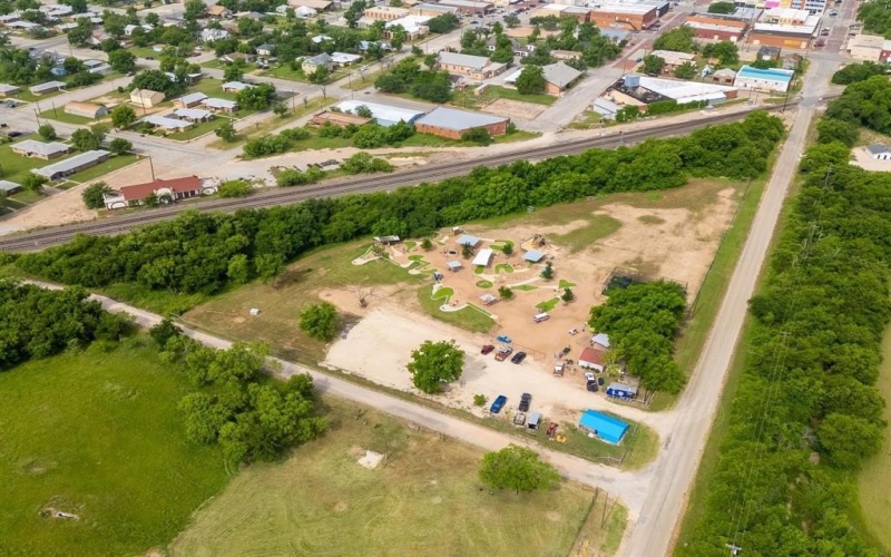 516 E Liveoak, Coleman, TX 76834, ,Commercial Sale,En Venta,516 E Liveoak,20940057