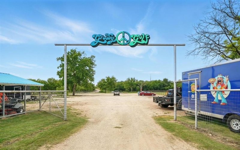 516 E Liveoak, Coleman, TX 76834, ,Commercial Sale,En Venta,516 E Liveoak,20940057