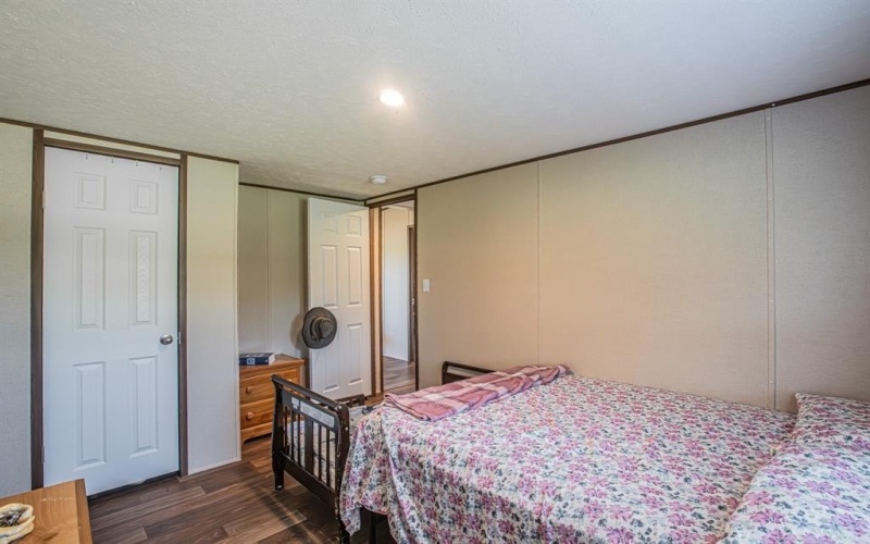 978 Redbird Lane, Bowie, TX 76230, 4 Habitaciones Habitaciones , ,2 BañosBaños,Residential,En Venta,978 Redbird Lane,20940135