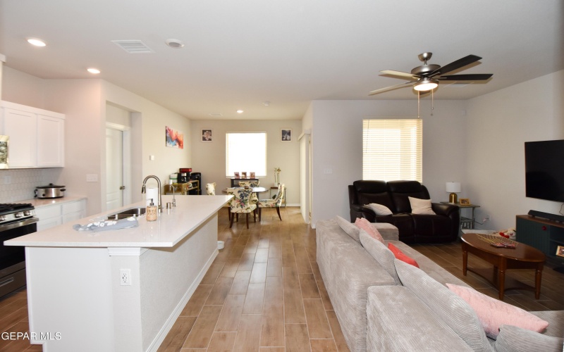 51117 Desert Sunflower Avenue, El Paso, TX 79934, 4 Bedrooms Bedrooms, ,2 BathroomsBathrooms,Residential,For Sale,51117 Desert Sunflower Avenue,922812