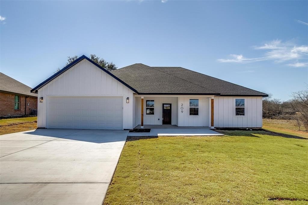 209 Lanai Drive, Runaway Bay, TX 76426, 3 Bedrooms Bedrooms, ,2 BathroomsBathrooms,Residential,For Sale,209 Lanai Drive,20940483