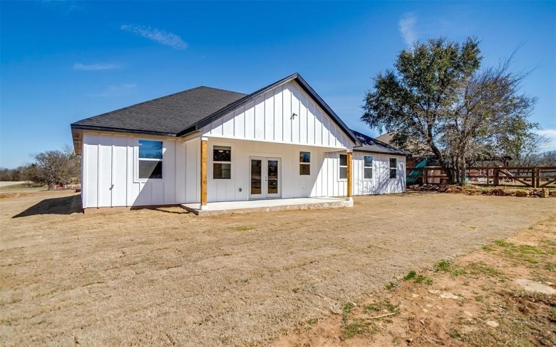 209 Lanai Drive, Runaway Bay, TX 76426, 3 Bedrooms Bedrooms, ,2 BathroomsBathrooms,Residential,For Sale,209 Lanai Drive,20940483