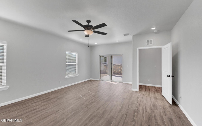 980 Aqueduct Avenue, El Paso, TX 79932, 4 Habitaciones Habitaciones , ,3 BañosBaños,Residential,En Venta,980 Aqueduct Avenue,912194