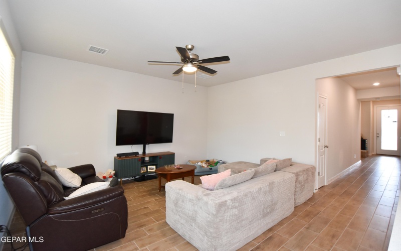 51117 Desert Sunflower Avenue, El Paso, TX 79934, 4 Habitaciones Habitaciones , ,2 BañosBaños,Residential,En Venta,51117 Desert Sunflower Avenue,922870