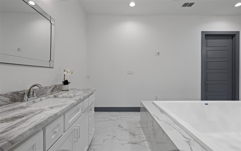275 Cottonwood Circle, Longview, TX 75605, 4 Habitaciones Habitaciones , ,3 BañosBaños,Residential,En Venta,275 Cottonwood Circle,20930356