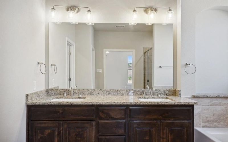 709 Lake Murray Lane, Cleburne, TX 76033, 4 Habitaciones Habitaciones , ,2 BañosBaños,Residential,En Venta,709 Lake Murray Lane,20940822