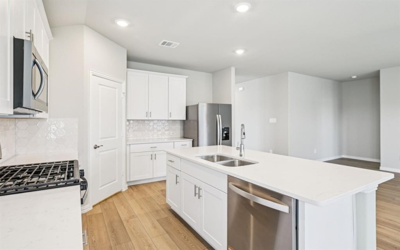1025 Emberwood Drive, McKinney, TX 75069, 4 Habitaciones Habitaciones , ,3 BañosBaños,Residential,En Venta,1025 Emberwood Drive,0,20940871