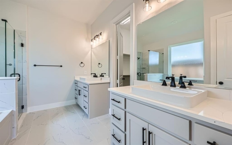 1804 Flowerfield Lane, Mansfield, TX 76063, 4 Habitaciones Habitaciones , ,5 BañosBaños,Residential,En Venta,1804 Flowerfield Lane,20941184