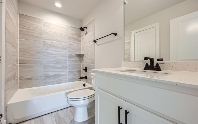 1804 Flowerfield Lane, Mansfield, TX 76063, 4 Habitaciones Habitaciones , ,5 BañosBaños,Residential,En Venta,1804 Flowerfield Lane,20941184