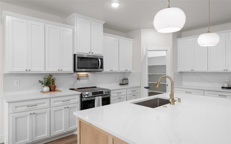2104 Danner Street, Fort Worth, TX 76105, 4 Bedrooms Bedrooms, ,2 BathroomsBathrooms,Residential,For Sale,2104 Danner Street,20941377