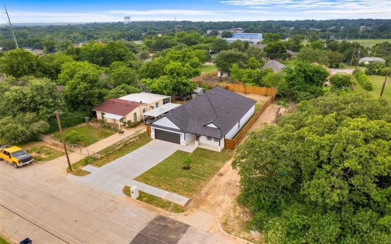2104 Danner Street, Fort Worth, TX 76105, 4 Bedrooms Bedrooms, ,2 BathroomsBathrooms,Residential,For Sale,2104 Danner Street,20941377