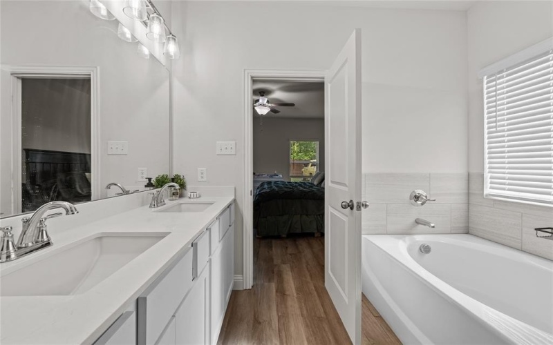 3732 Avenue J, Fort Worth, TX 76105, 3 Habitaciones Habitaciones , ,2 BañosBaños,Residential,En Venta,3732 Avenue J,20941659
