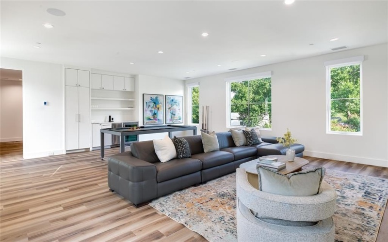 8404 Swananoah Road, Dallas, TX 75209, 5 Bedrooms Bedrooms, ,6 BathroomsBathrooms,Residential,For Sale,8404 Swananoah Road,20939609