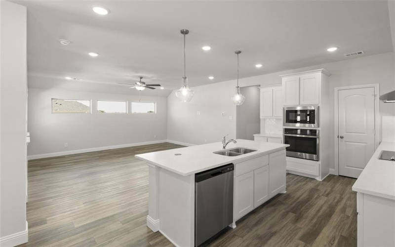 1649 Edgeway Drive, Aubrey, TX 76227, 3 Habitaciones Habitaciones , ,2 BañosBaños,Residential,En Venta,1649 Edgeway Drive,20941922