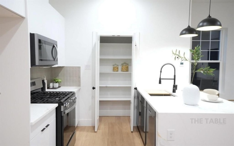 629 N Tyler Street #101-108, Dallas, TX 75208, ,Commercial Sale,En Venta,629 N Tyler Street,20943117