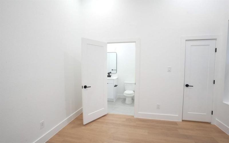 629 N Tyler Street #101-108, Dallas, TX 75208, ,Commercial Sale,En Venta,629 N Tyler Street,20943117