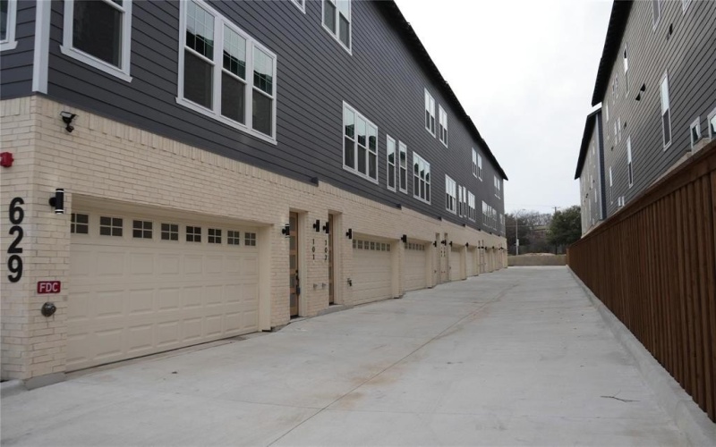 629 N Tyler Street #101-108, Dallas, TX 75208, ,Commercial Sale,En Venta,629 N Tyler Street,20943117