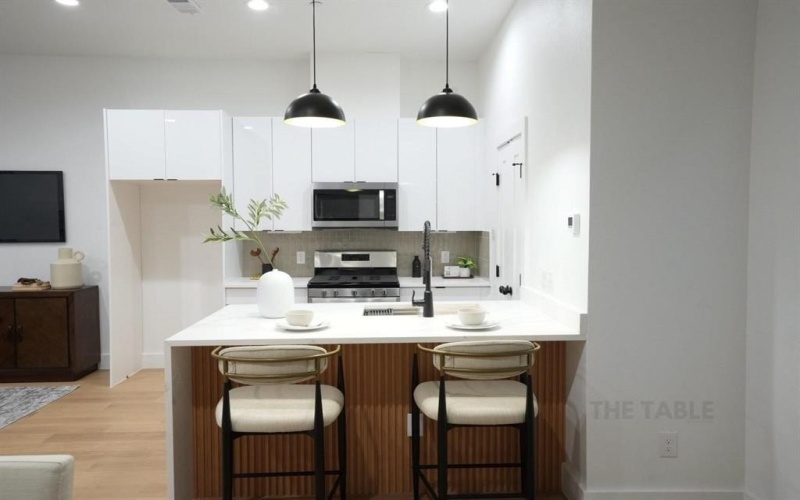 629 N Tyler Street #101-108, Dallas, TX 75208, ,Commercial Sale,En Venta,629 N Tyler Street,20943117