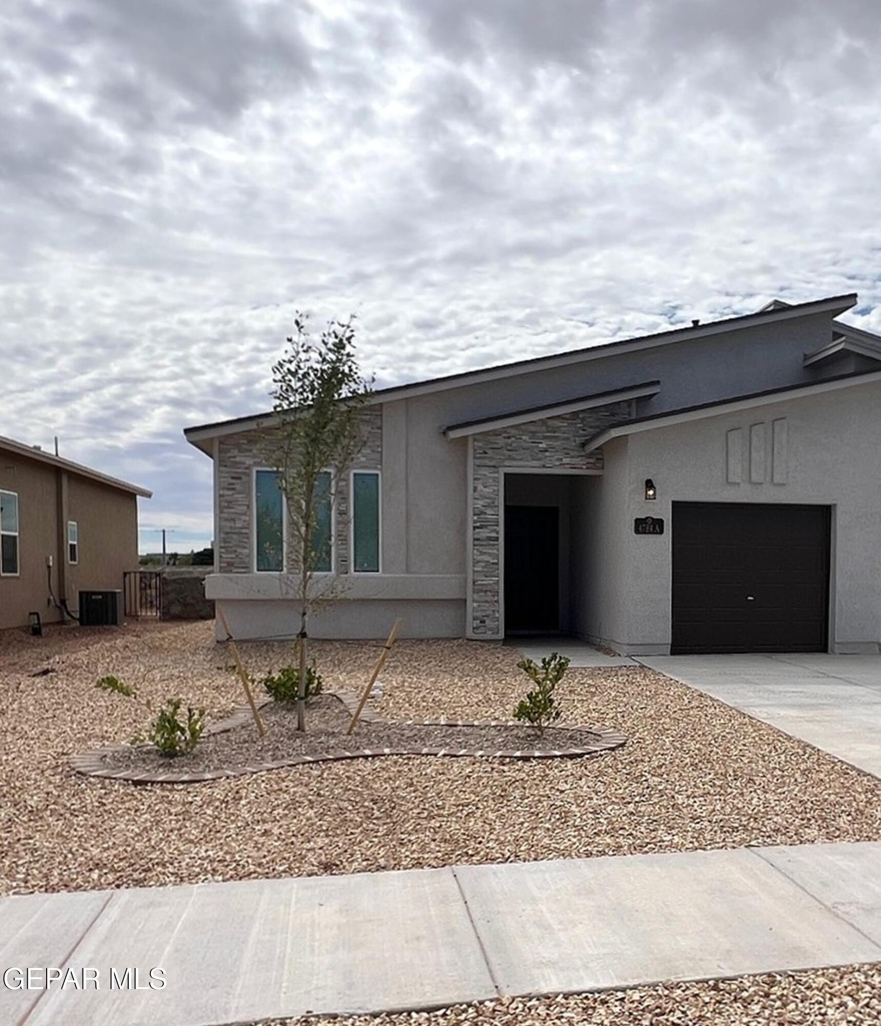 4784A CPT Isaac Camacho Place, El Paso, TX 79938, 3 Habitaciones Habitaciones , ,2 BañosBaños,Residential Multi Family,En Venta,4784A CPT Isaac Camacho Place,923019