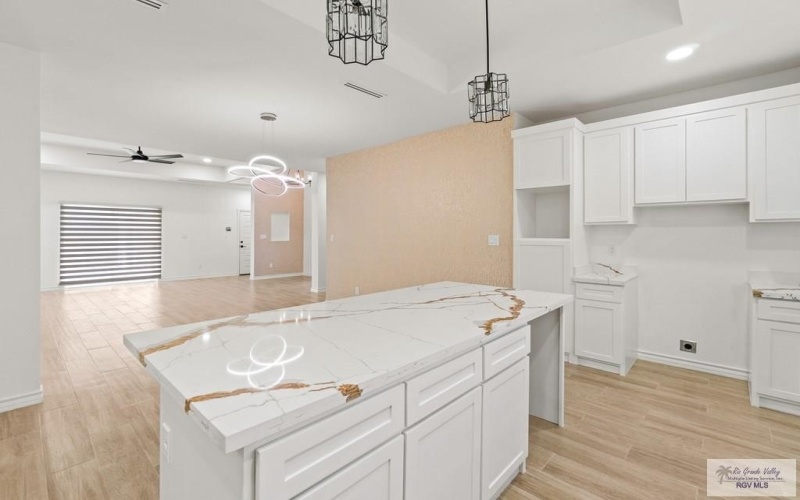 6221 KING PALM LOOP, BROWNSVILLE, TX 78526, 4 Habitaciones Habitaciones , ,3 BañosBaños,Residential,En Venta,6221 KING PALM LOOP,29765437