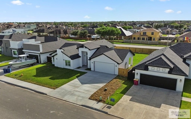 6221 KING PALM LOOP, BROWNSVILLE, TX 78526, 4 Habitaciones Habitaciones , ,3 BañosBaños,Residential,En Venta,6221 KING PALM LOOP,29765437