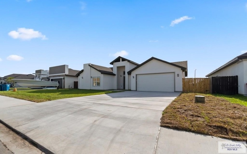6221 KING PALM LOOP, BROWNSVILLE, TX 78526, 4 Habitaciones Habitaciones , ,3 BañosBaños,Residential,En Venta,6221 KING PALM LOOP,29765437