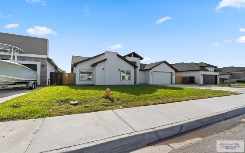 6221 KING PALM LOOP, BROWNSVILLE, TX 78526, 4 Habitaciones Habitaciones , ,3 BañosBaños,Residential,En Venta,6221 KING PALM LOOP,29765437