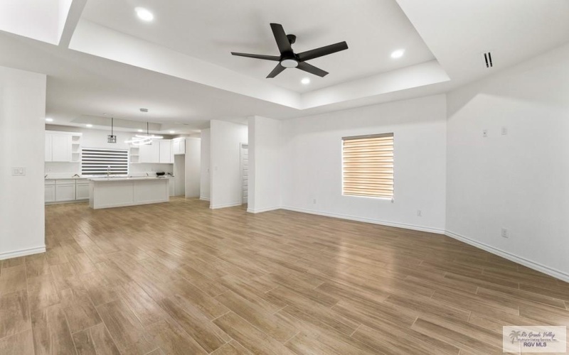 6221 KING PALM LOOP, BROWNSVILLE, TX 78526, 4 Habitaciones Habitaciones , ,3 BañosBaños,Residential,En Venta,6221 KING PALM LOOP,29765437