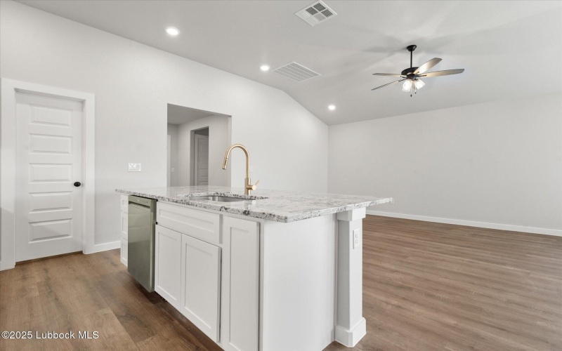 2218 134th Street, Lubbock, TX 79423, 4 Habitaciones Habitaciones , ,2 BañosBaños,Residential,En Venta,2218 134th Street,202555110