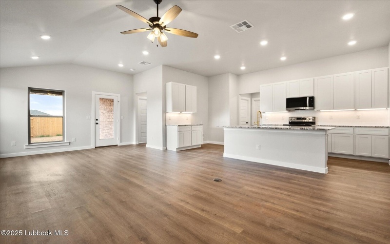 2218 134th Street, Lubbock, TX 79423, 4 Habitaciones Habitaciones , ,2 BañosBaños,Residential,En Venta,2218 134th Street,202555110