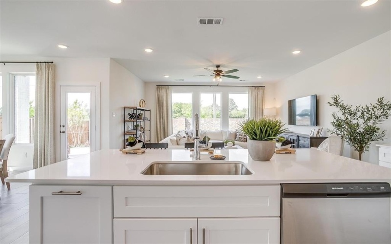 4544 Hogans Alley Drive, Arlington, TX 76001, 4 Bedrooms Bedrooms, ,2 BathroomsBathrooms,Residential,For Sale,4544 Hogans Alley Drive,0,20944470