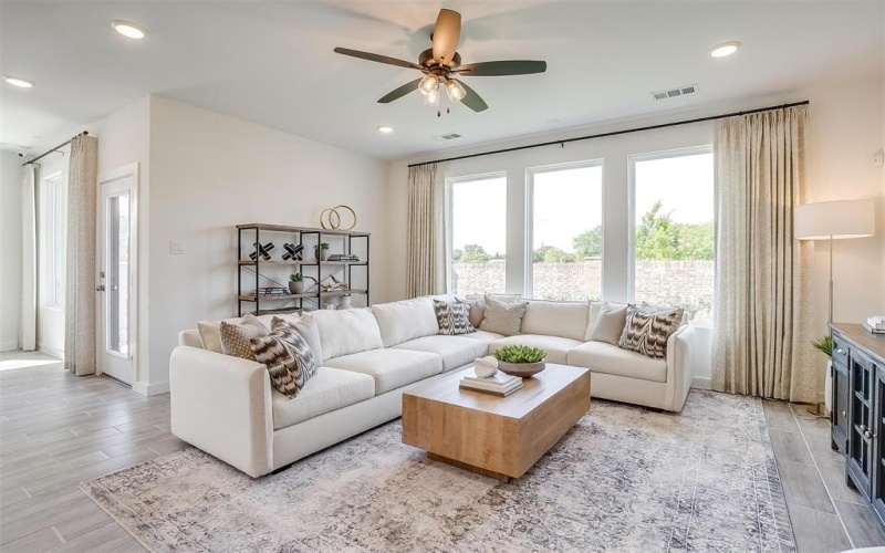 4544 Hogans Alley Drive, Arlington, TX 76001, 4 Bedrooms Bedrooms, ,2 BathroomsBathrooms,Residential,For Sale,4544 Hogans Alley Drive,0,20944470