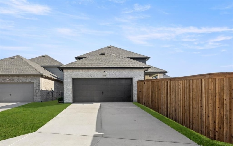 2705 Chambray Lane, Mansfield, TX 76063, 3 Bedrooms Bedrooms, ,2 BathroomsBathrooms,Residential,For Sale,2705 Chambray Lane,0,20944404