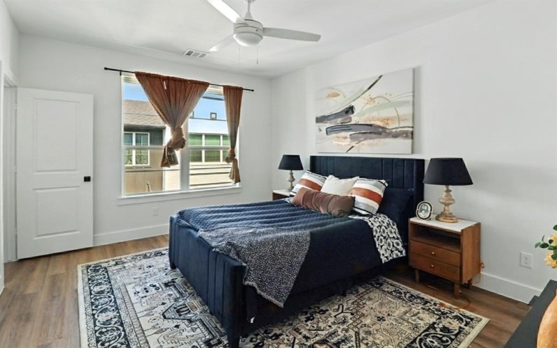 13325 Bee Street #301, Farmers Branch, TX 75234, 3 Habitaciones Habitaciones , ,3 BañosBaños,Residential,En Venta,13325 Bee Street,20944857