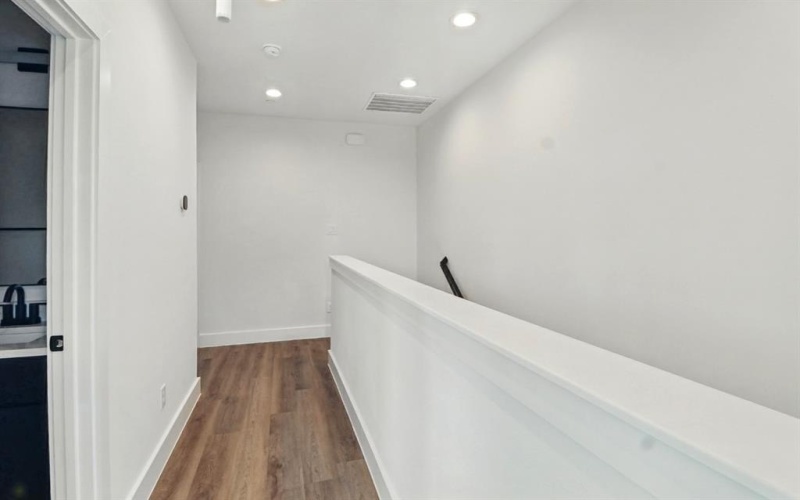 13325 Bee Street #301, Farmers Branch, TX 75234, 3 Habitaciones Habitaciones , ,3 BañosBaños,Residential,En Venta,13325 Bee Street,20944857