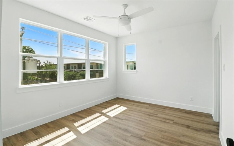 13325 Bee Street #301, Farmers Branch, TX 75234, 3 Habitaciones Habitaciones , ,3 BañosBaños,Residential,En Venta,13325 Bee Street,20944857