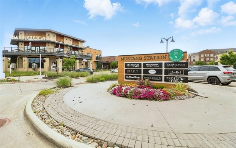 13325 Bee Street #301, Farmers Branch, TX 75234, 3 Habitaciones Habitaciones , ,3 BañosBaños,Residential,En Venta,13325 Bee Street,20944857