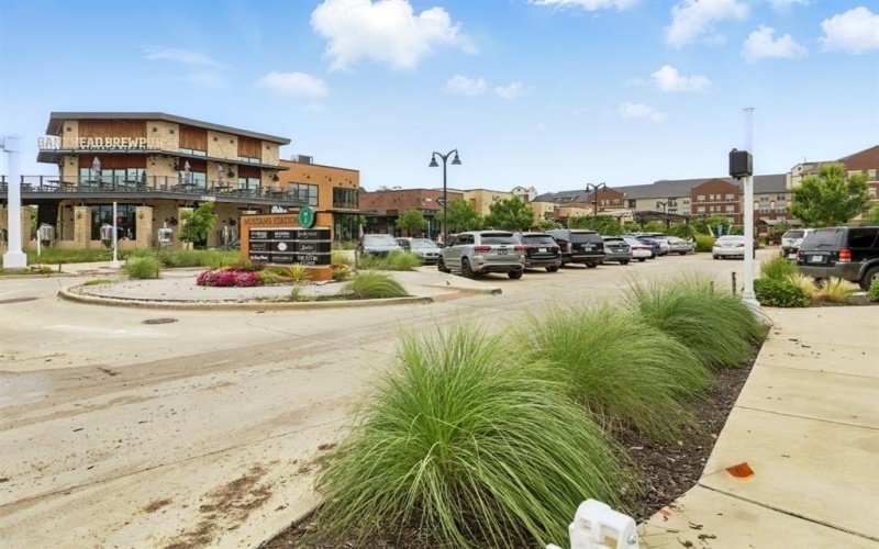 13325 Bee Street #301, Farmers Branch, TX 75234, 3 Habitaciones Habitaciones , ,3 BañosBaños,Residential,En Venta,13325 Bee Street,20944857