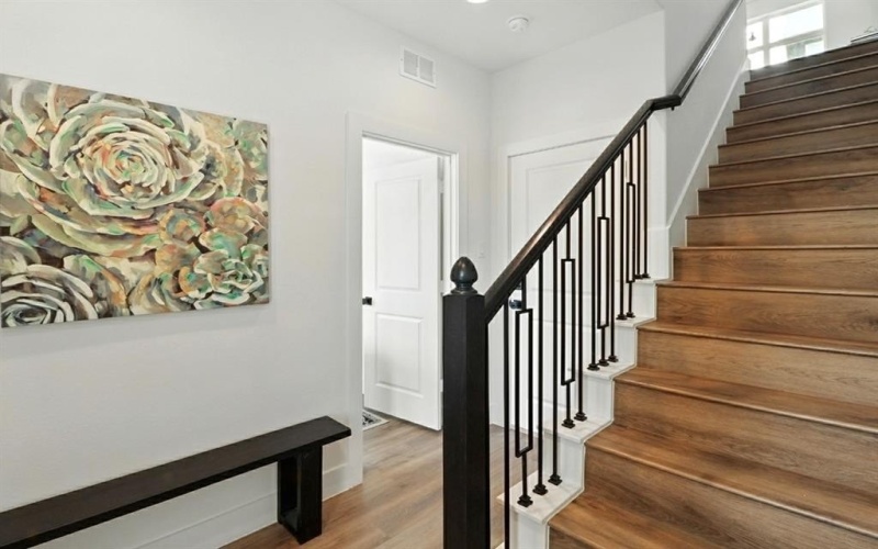 13325 Bee Street #301, Farmers Branch, TX 75234, 3 Habitaciones Habitaciones , ,3 BañosBaños,Residential,En Venta,13325 Bee Street,20944857