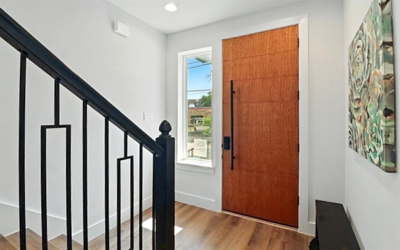 13325 Bee Street #301, Farmers Branch, TX 75234, 3 Habitaciones Habitaciones , ,3 BañosBaños,Residential,En Venta,13325 Bee Street,20944857