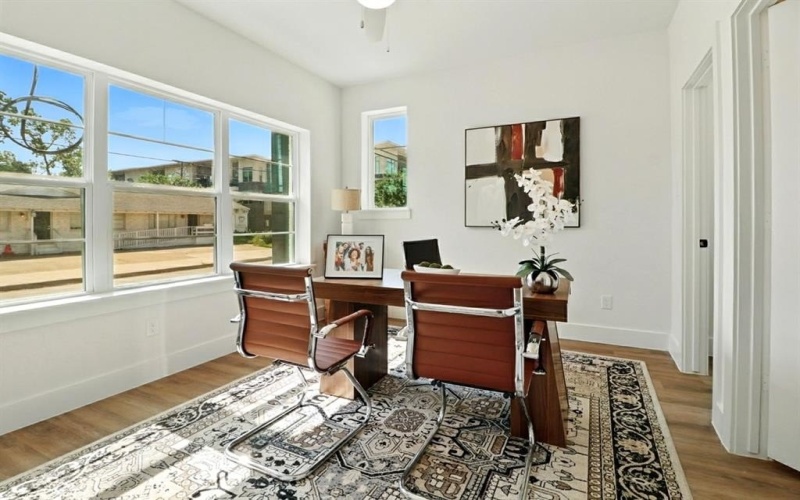 13325 Bee Street #301, Farmers Branch, TX 75234, 3 Habitaciones Habitaciones , ,3 BañosBaños,Residential,En Venta,13325 Bee Street,20944857