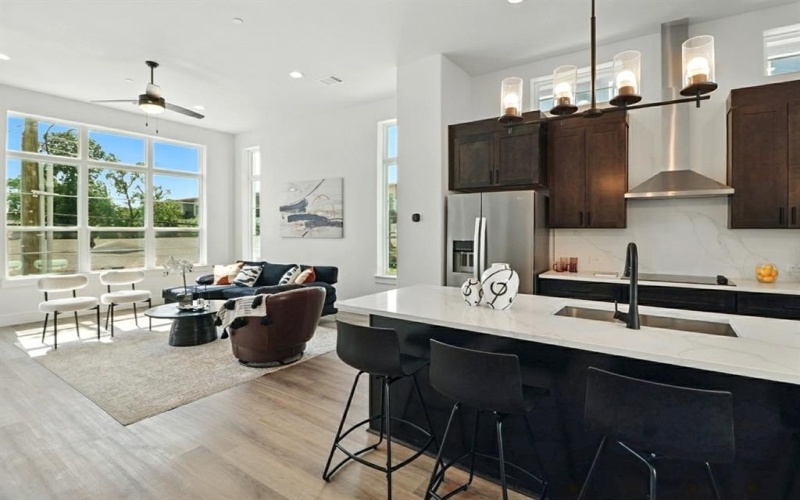 13325 Bee Street #301, Farmers Branch, TX 75234, 3 Habitaciones Habitaciones , ,3 BañosBaños,Residential,En Venta,13325 Bee Street,20944857