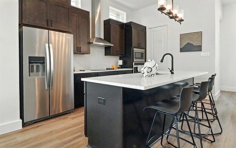 13325 Bee Street #301, Farmers Branch, TX 75234, 3 Habitaciones Habitaciones , ,3 BañosBaños,Residential,En Venta,13325 Bee Street,20944857