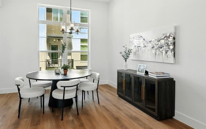 13325 Bee Street #301, Farmers Branch, TX 75234, 3 Habitaciones Habitaciones , ,3 BañosBaños,Residential,En Venta,13325 Bee Street,20944857