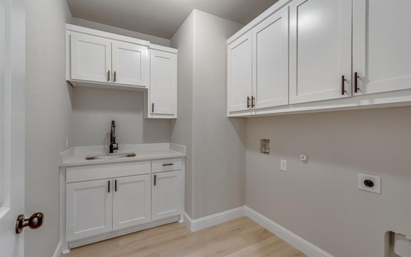 520 E Lamar Street, Palmer, TX 75152, 4 Bedrooms Bedrooms, ,3 BathroomsBathrooms,Residential,For Sale,520 E Lamar Street,20945603