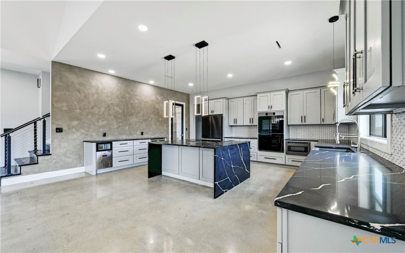 304 Spring Hollow Drive, Bertram, TX 78605, 5 Bedrooms Bedrooms, ,3 BathroomsBathrooms,Residential,For Sale,304 Spring Hollow Drive,581129