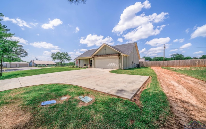 1767 CR 186 E, Kilgore, TX 75662, 4 Bedrooms Bedrooms, ,2 BathroomsBathrooms,Residential,For Sale,1767 CR 186 E,20253587