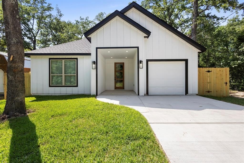 14815 Goliad Drive, Cabaña de madera, TX 75148, 3 Bedrooms Bedrooms, ,2 BathroomsBathrooms,Residential,For Sale,14815 Goliad Drive,20947224