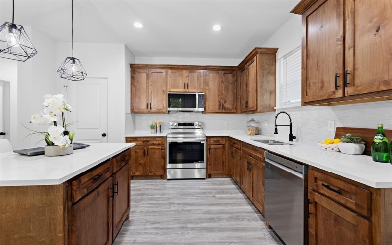 14815 Goliad Drive, Cabaña de madera, TX 75148, 3 Bedrooms Bedrooms, ,2 BathroomsBathrooms,Residential,For Sale,14815 Goliad Drive,20947224